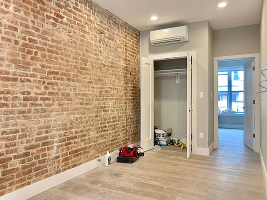 Rented by Astoria Realty | media 15