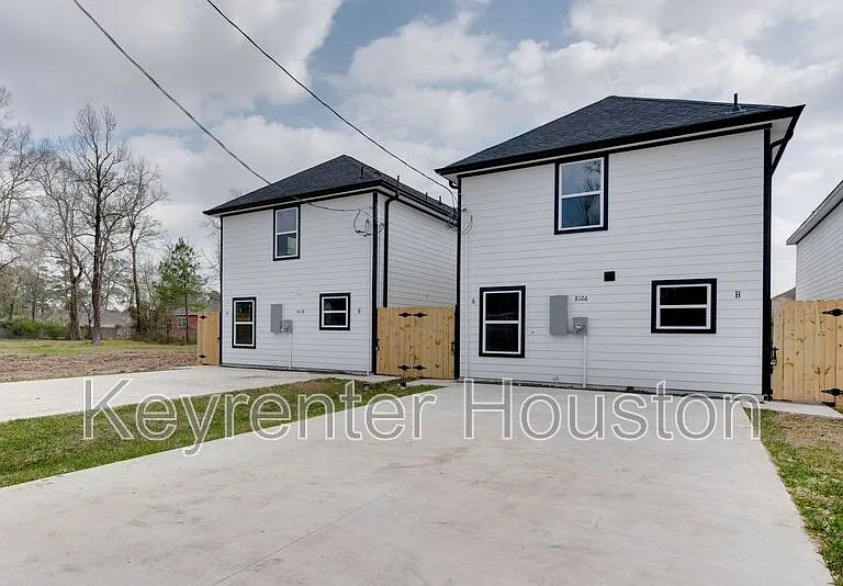8126 Sterlingshire St #B — Photo 2