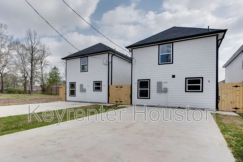 Building Photo - 8126 Sterlingshire St #B