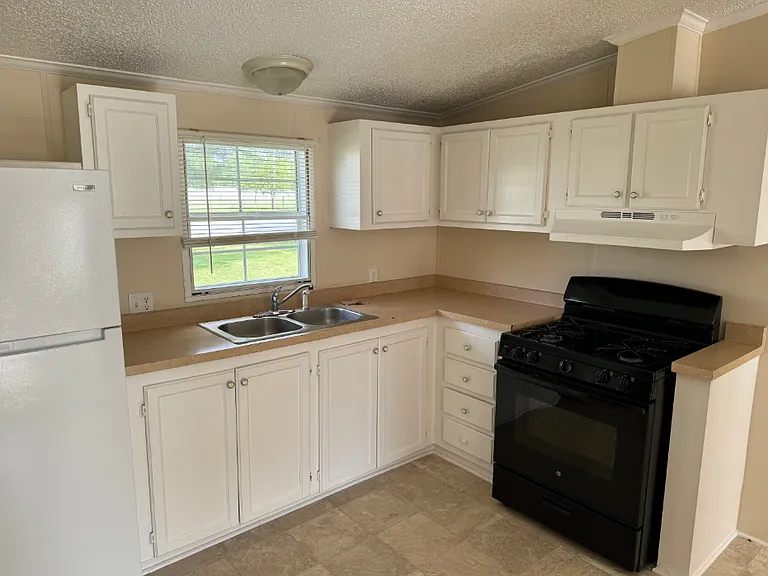 Fairview Crossing — Photo 11