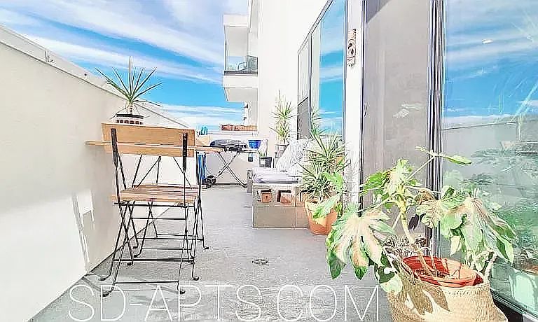 1st image of 3953 1st Ave #9