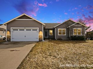 11771 Deerfield Dr, Ravenna, MI 49451