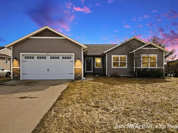 11771 Deerfield Dr, Ravenna, MI 49451