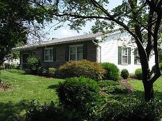 3rd image of 421 Old Orchard Ln
