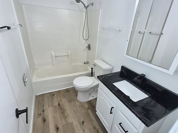 4th image of 103 Park Ave APT 3