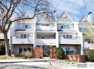 104 S 37th St APT 1, Omaha, NE 68131