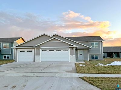 1011 Birch St, Harrisburg, SD, 57032