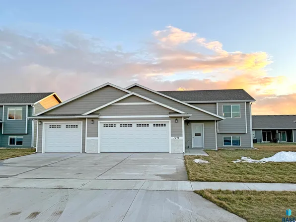 1011 Birch St, Harrisburg, SD 57032