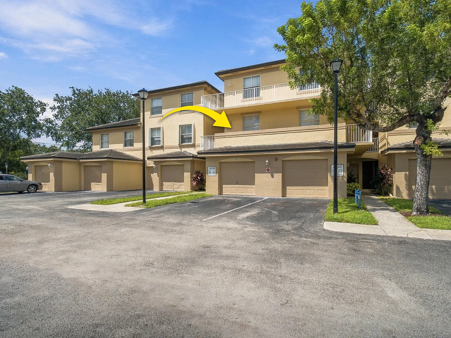3 bed, 2.0 bath, 1113 sqft, $2,450 — Photo 2