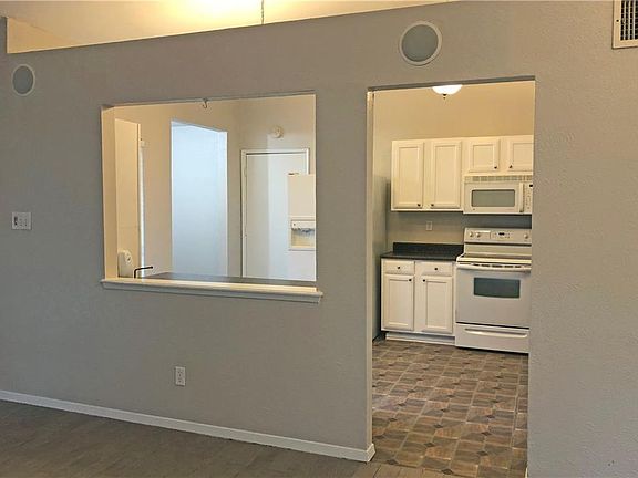 4th image of 2405 Wildbriar Dr