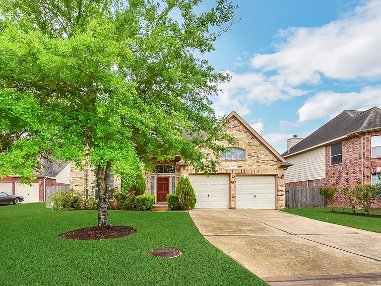 1815 Granite Field Ln — Photo 1