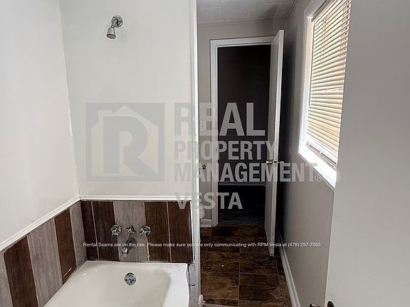 3rd image of 614 Cedarwood Dr