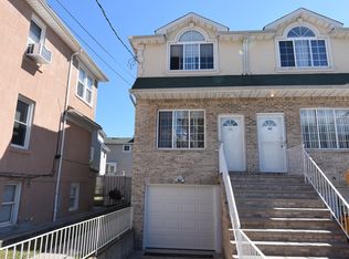 90 Robin Rd, Staten Island, NY 10305