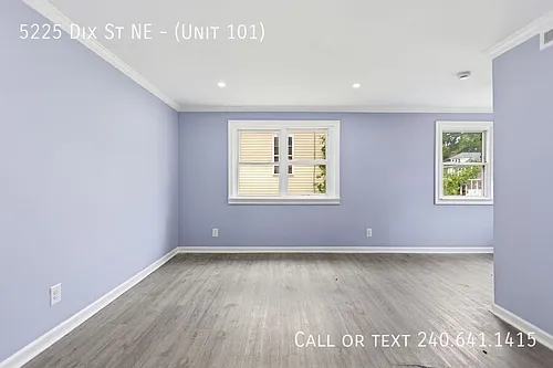 5225 Dix St NE Photo 1