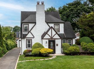 62 Webster Ave, Manhasset, NY 11030