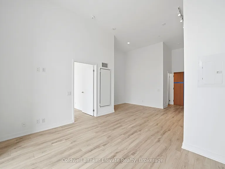 1660 Bloor St W #102 — Photo 10