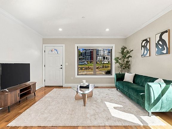 3rd image of 160 Green St #1