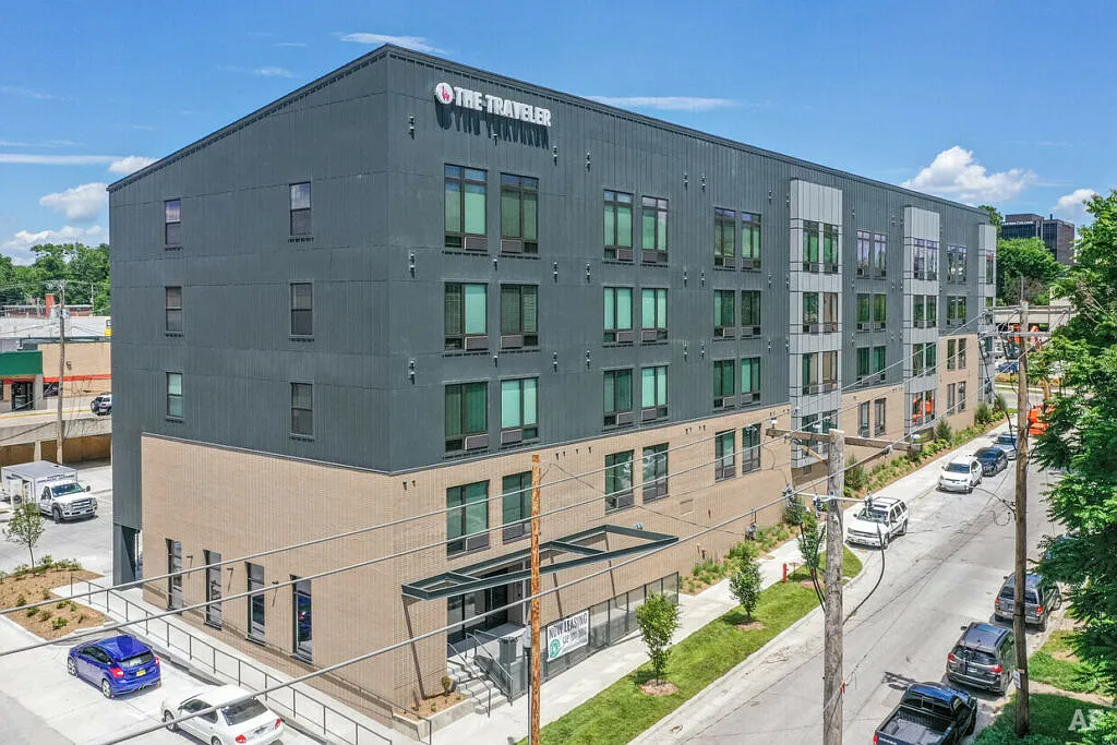 The Traveler Apartments — Photo 3