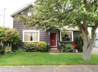 224 SW 10th St, Newport, OR 97365