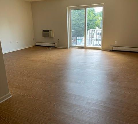4th image of 196 Commercial St #504