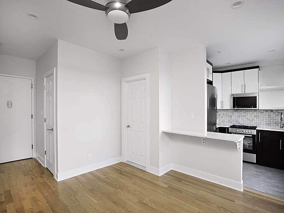 5th image of 4016 Crescent St APT 45