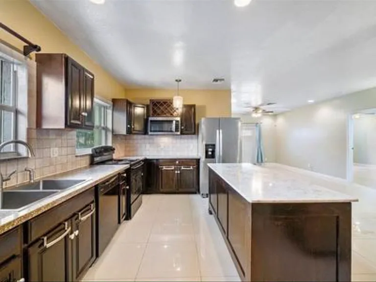 620 NW 6th Ave — Photo 14