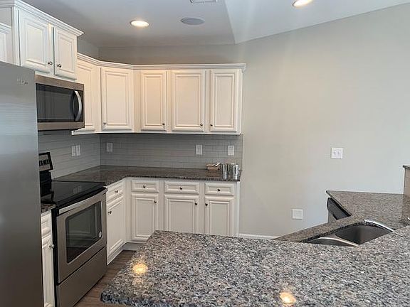 4th image of 2084 Bonneville Cir