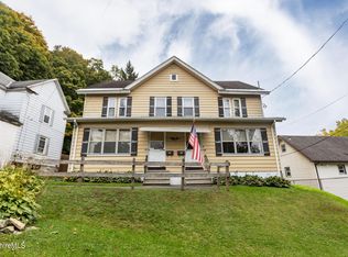 17 Goodman Ln, Pittsfield, MA 01201