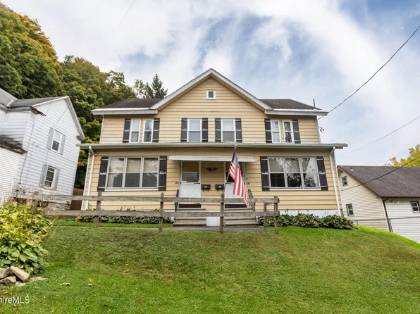 17 Goodman Ln, Pittsfield, MA 01201