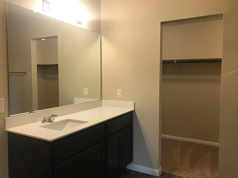10704 Losoya Cv — Photo 16