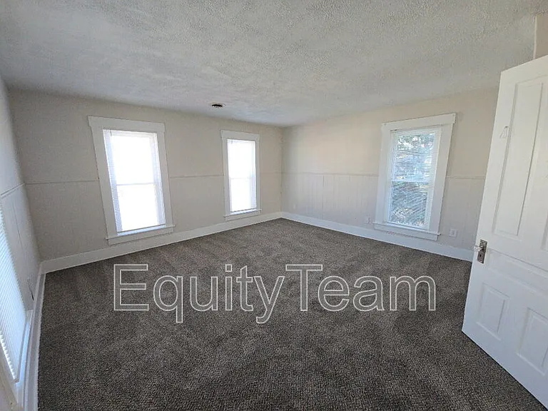 128 N River St #B — Photo 13