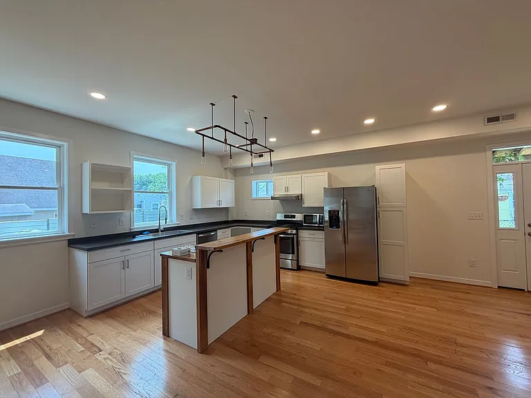 1500 Meridian St — Photo 13