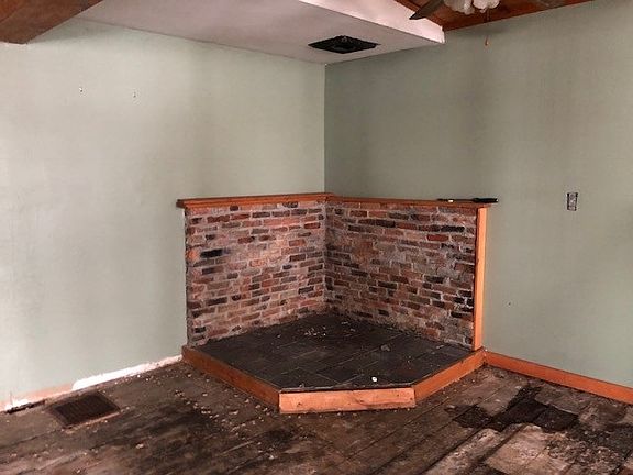 4th image of 520 Lafayette St