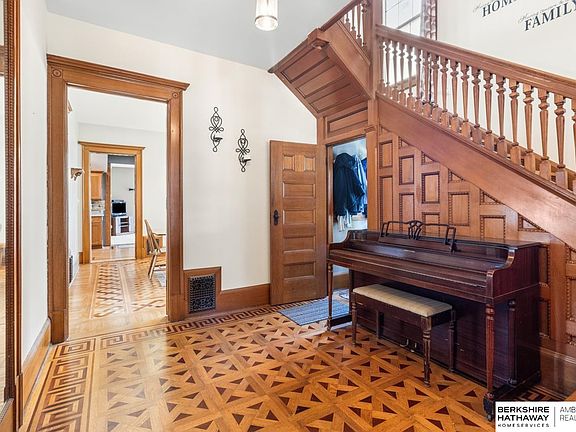 5th image of 1059 N Linden St