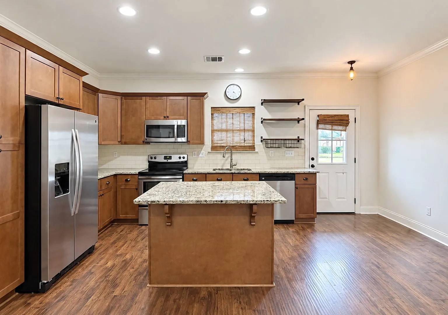 Cozy Cottage in the Heart of Gonzales! — Photo 3
