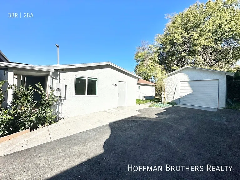 2429 W Avenue 33 — Photo 17