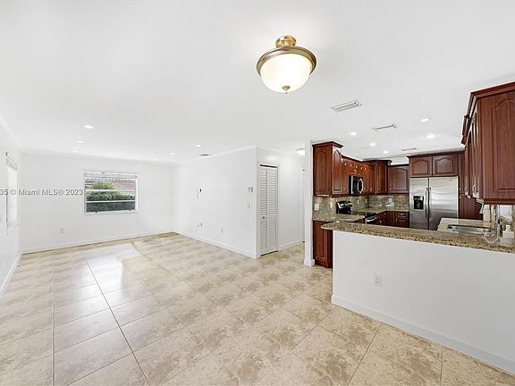 2nd image of 230 SW 30th Ave #230