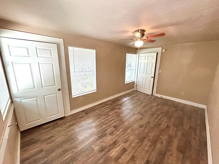 1137 W Ashby Pl #6 — Photo 10