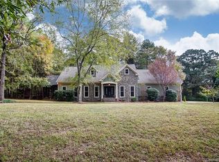 909 Farm Creek Rd, Waxhaw, NC 28173