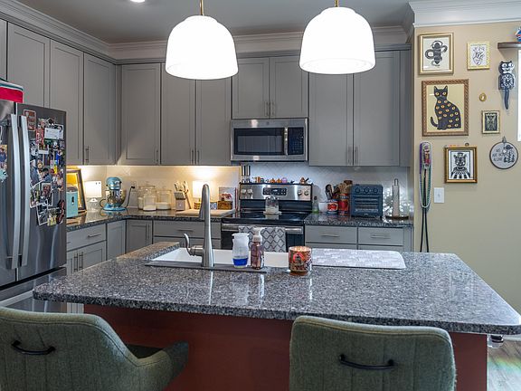 5th image of 105 Highview Dr