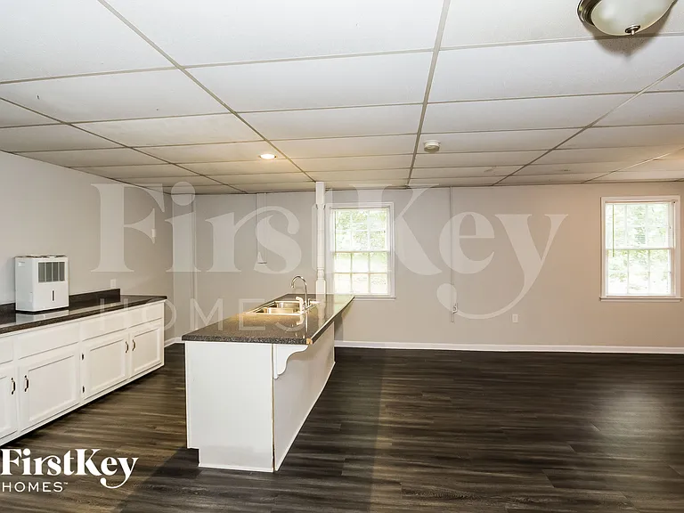 1105 Honeysuckle Dr — Photo 10