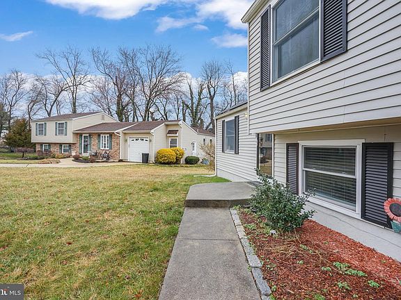 3rd image of 17 Foxwood Ct