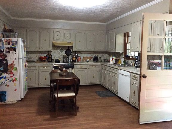 3rd image of 905 Linwood Dr