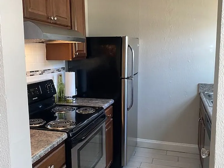 Avondale I Apartments — Photo 30