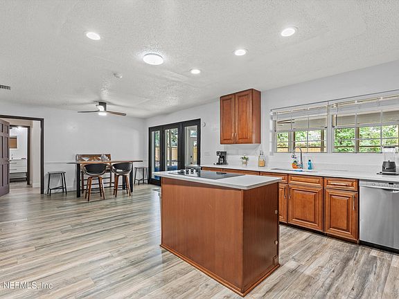 5th image of 836 MANDALAY Road