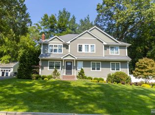 9 N 3rd St, Park Ridge, NJ 07656