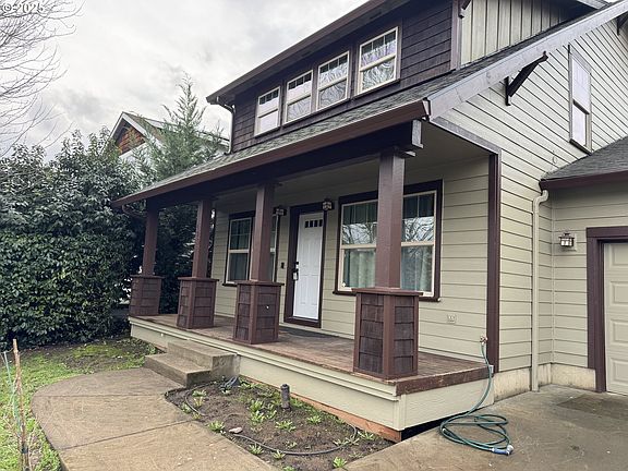 2nd image of 220 SE Hope Ct