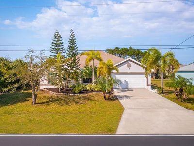 585 NW Floresta Drive, Port Saint Lucie, FL, 34983