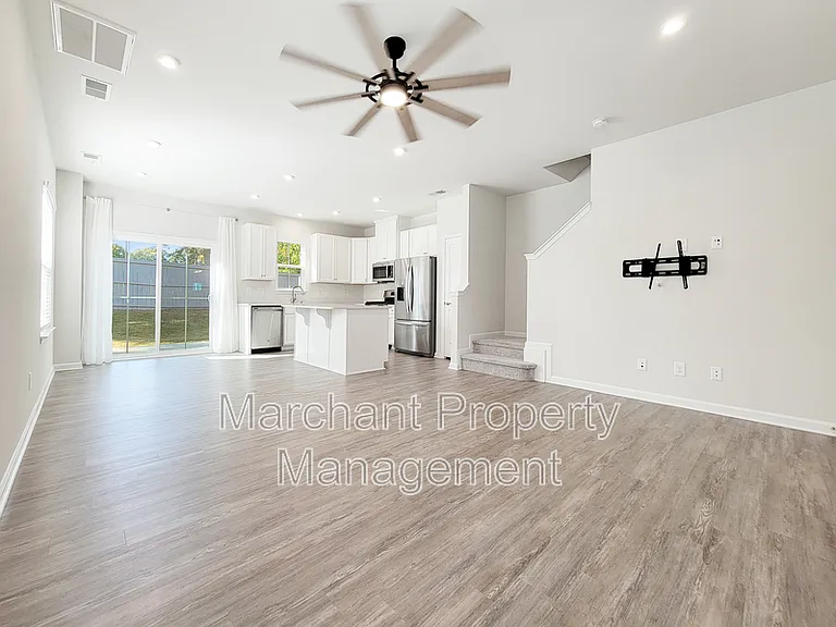 111 Marthawood Ln — Photo 8
