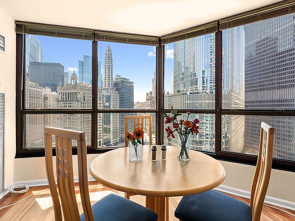 5th image of 405 N Wabash Ave Unit 1710